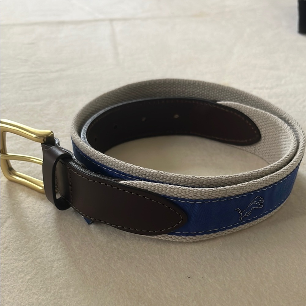 Vineyard Vines NFL Lions Canvas Belt. Size 32. Gently used.